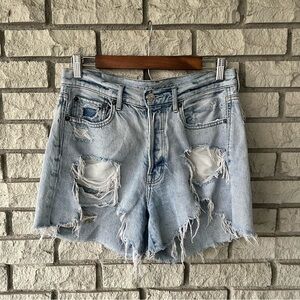 AEO Light-wash Cut off Distressed High Rise 90’s Boyfriend Shorts Size 6